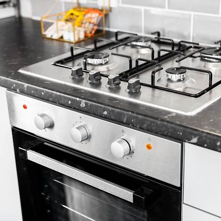 Modern Apartment - Cradley Heath - Top Rated - Netflix - Wifi - 1Mh สเมทิก ภายนอก รูปภาพ