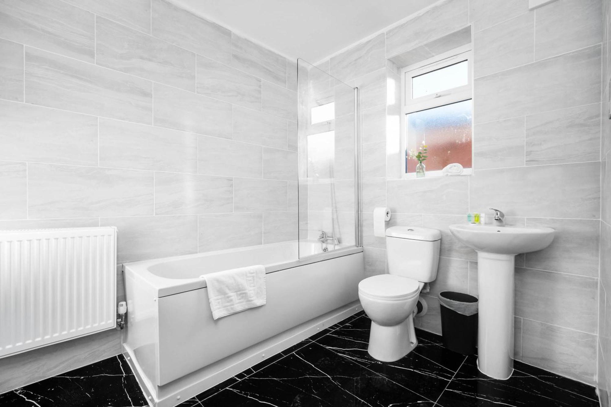 Modern Apartment - Cradley Heath - Top Rated - Netflix - Wifi - 1Mh สเมทิก ภายนอก รูปภาพ